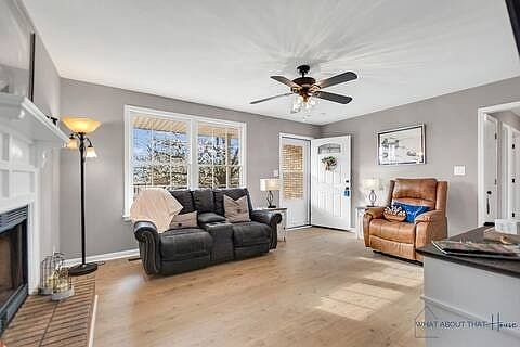 5th image of 1419 Janet Way Dr