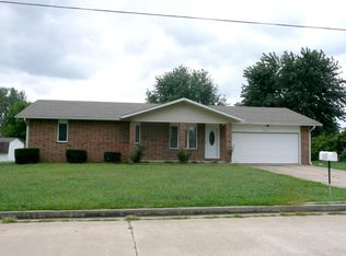 2216 W South St, Bolivar, MO 65613
