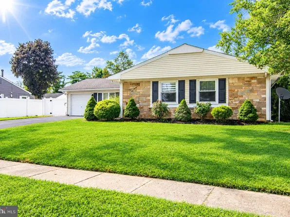 28 Gimble Ln, Willingboro, NJ 08046