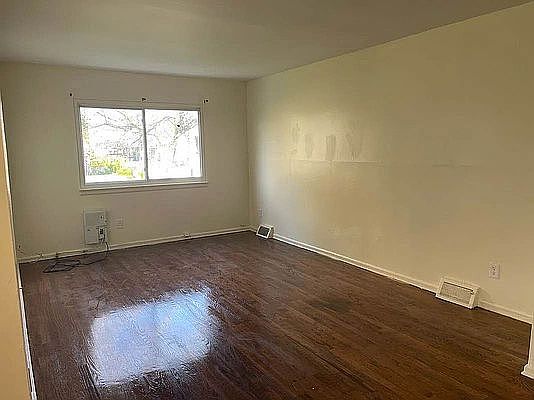 4th image of 1109 E 105th St #1