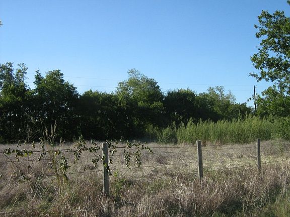 3rd image of 800 N Wheat Rd