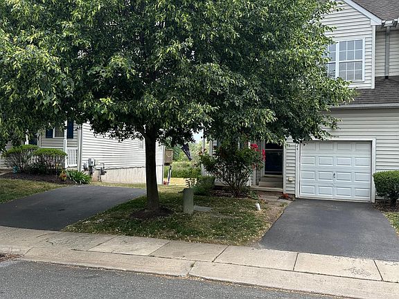 2nd image of 624 Onward Ave