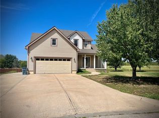 910 Hemlock St, Paola, KS 66071