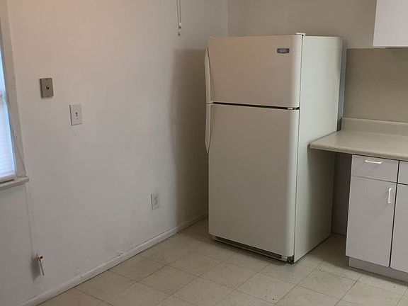 3rd image of 1243 NE 35th St