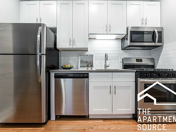 4th image of 2109 N Sedgwick St APT 1
