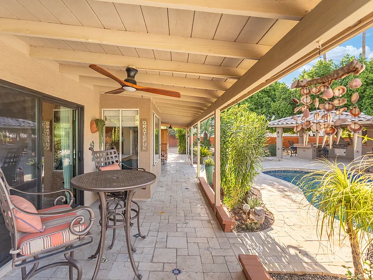 372 W Amoroso Dr — Photo 47