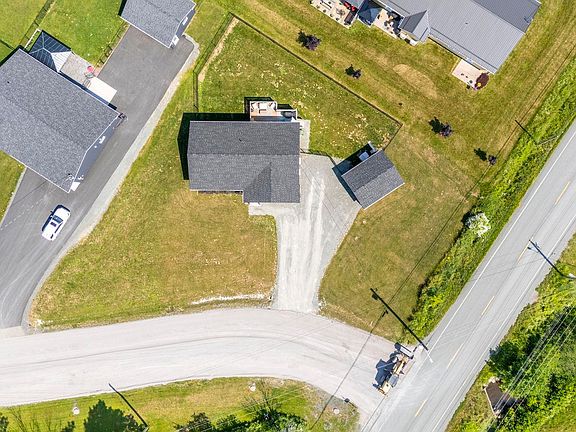 2nd image of 4 Holland Ln
