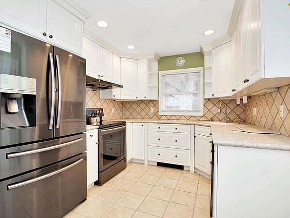 3rd image of 17 Belmont Ave