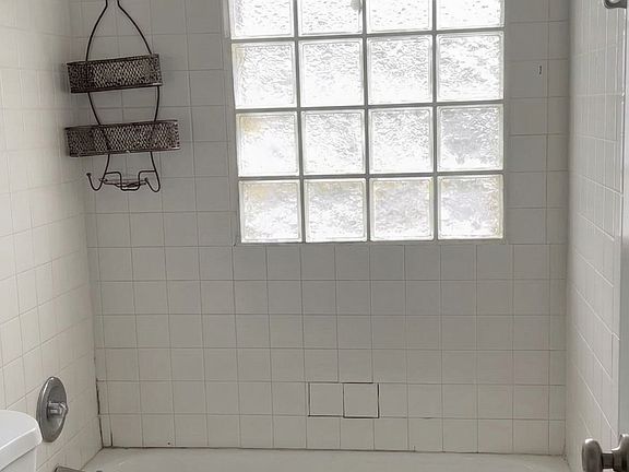 4th image of 3538 Beeler Ave
