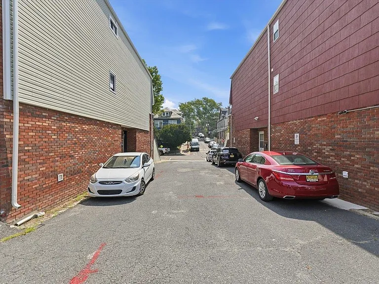 59 Hauxhurst Ave #1 — Photo 32