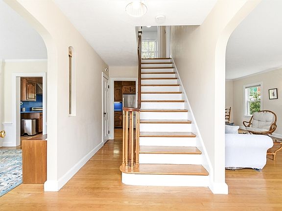 5th image of 5 Adanac Rd