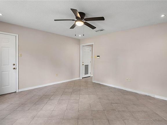 4th image of 116 Center St