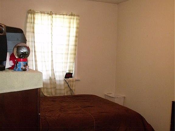 5th image of 305 SE F St APT B
