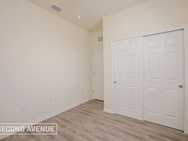 2721 NW 18th Pl — Photo 18