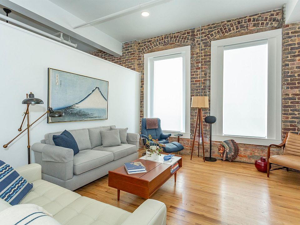 1st image of 300 20th St N #208