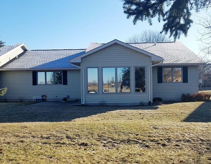 2nd image of 310 Cresthaven Ln