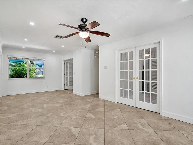 2802 NE 15th Ave — Photo 8
