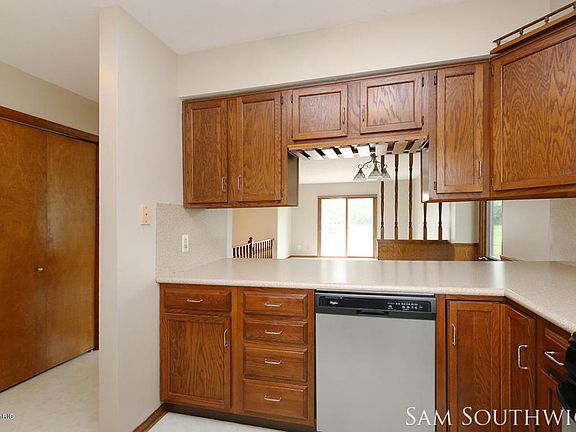 5th image of 4521 N Valley Dr NE #12