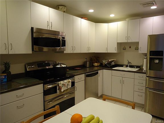 3rd image of 123 Woods Brooke Cir
