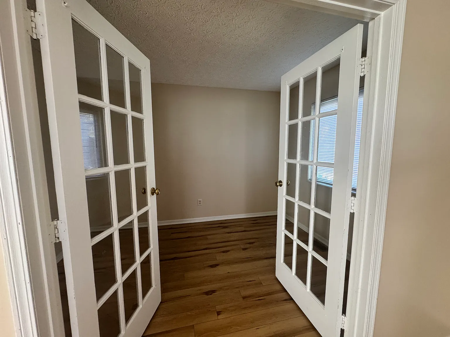 4 bed, 2.5 bath, 2202 sqft, $3,300 — Photo 4