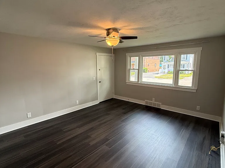 213 Garfield Ave #1 — Photo 8