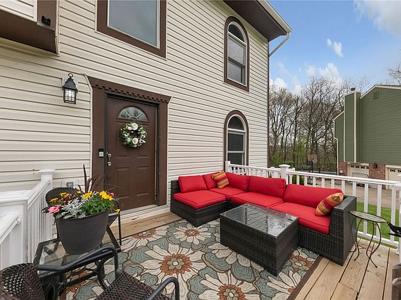 4th image of 187 Woodbine Dr
