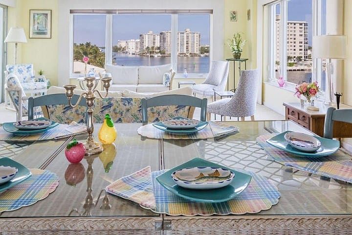1st image of 555 SE 6th Ave APT 2A