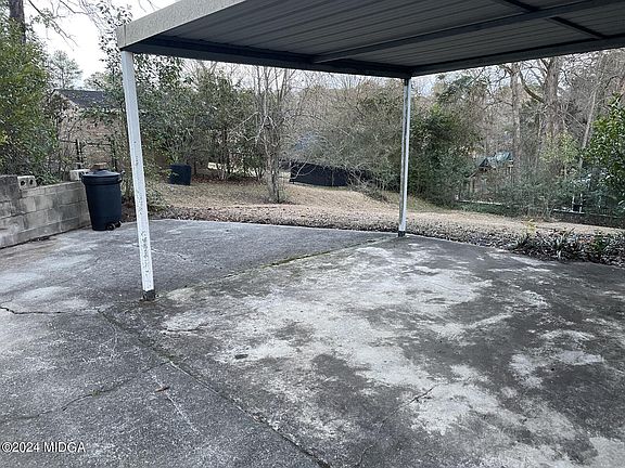 3rd image of 4677 S Stratford Oaks Dr