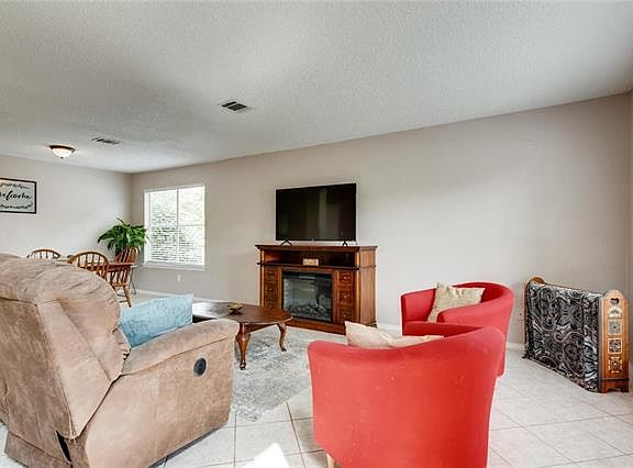 4th image of 815 Brook Meadow Trl