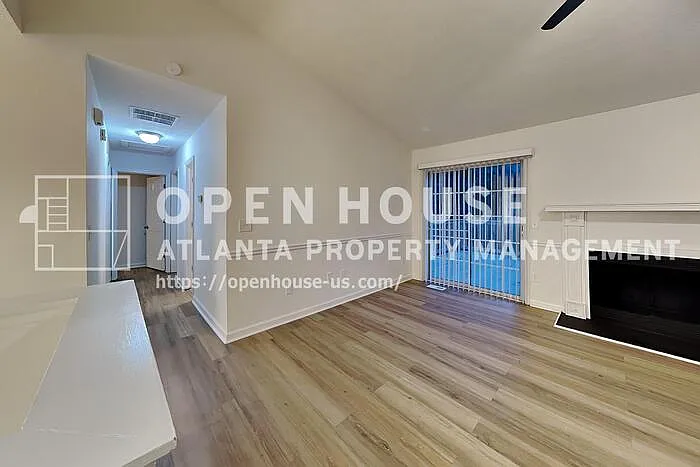3 bed, 2.5 bath, 1702 sqft, $2,150 — Photo 3