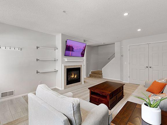 4th image of 10049 Pierce Street Ne #b