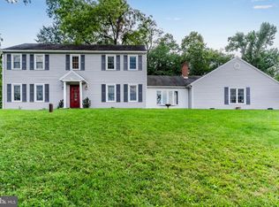 8 Holly Dr, New Cumberland, PA 17070