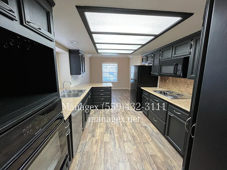 8449 N 8th St — Photo 7