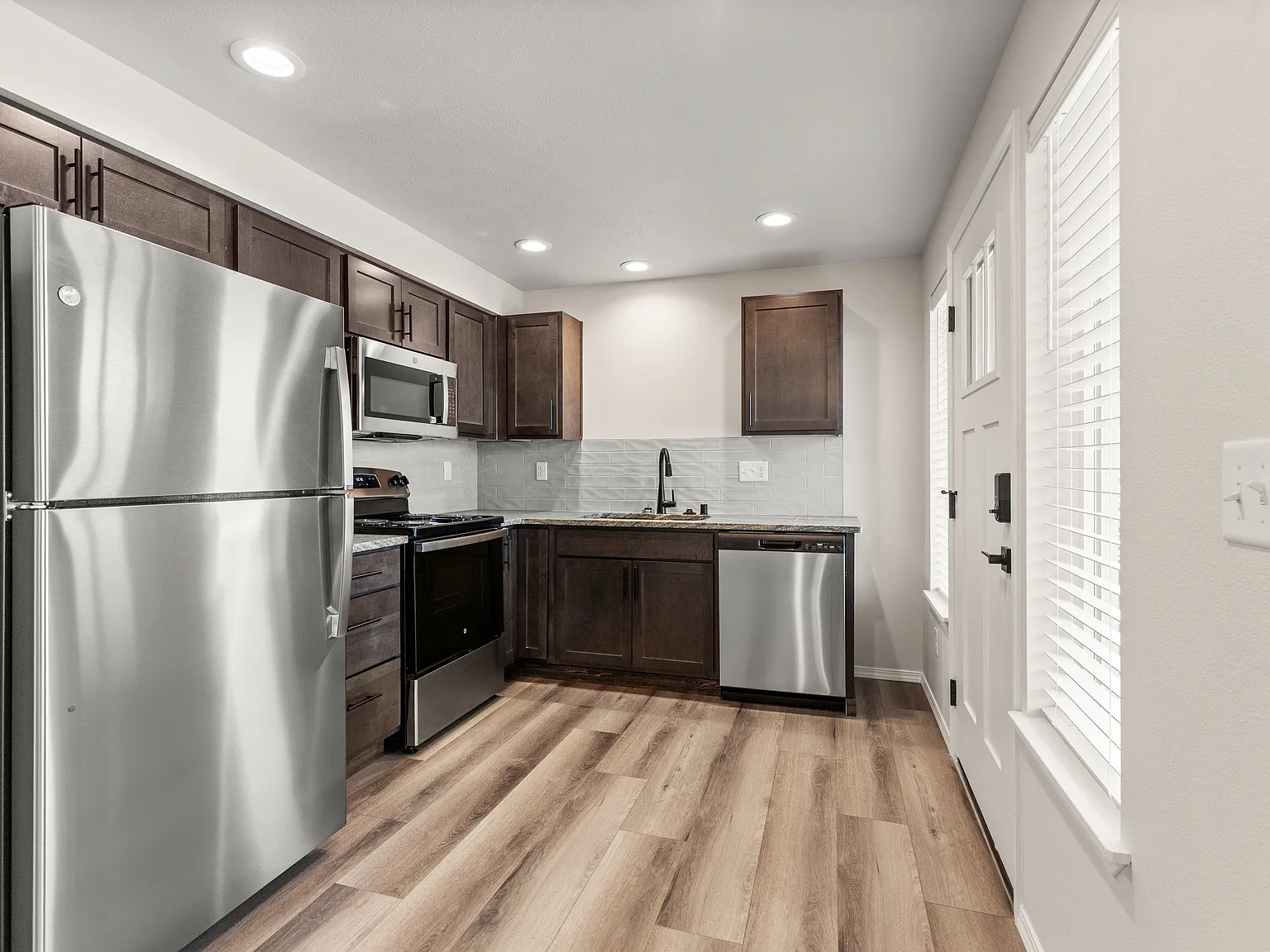 1 bed, 667 sqft, $1,321 — Photo 3