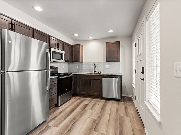 4th image of 8407 N Phoebe Ct #B