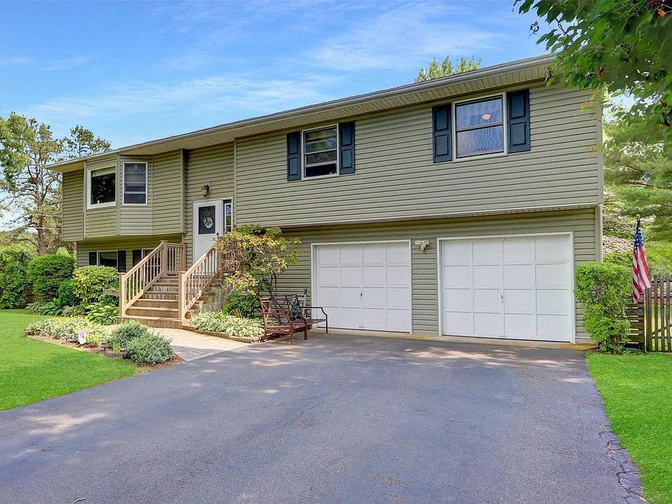 1st image of 324 Peconic Avenue