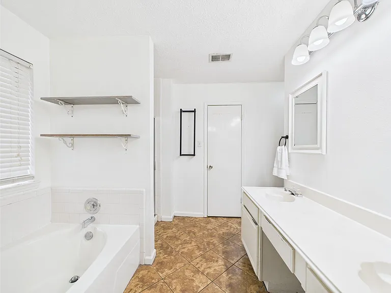 3718 Brookwood Dr — Photo 15