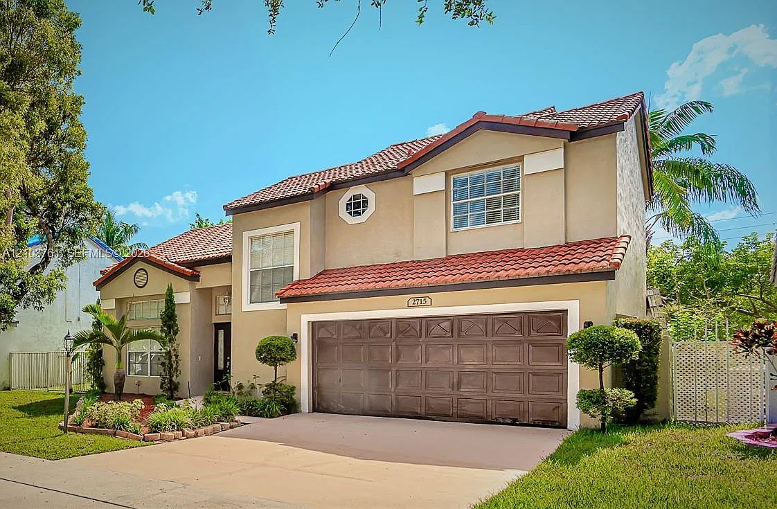 Embassy Lakes — Photo 2