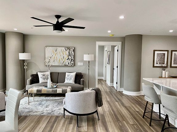 3rd image of 215 Brooke Ave #106
