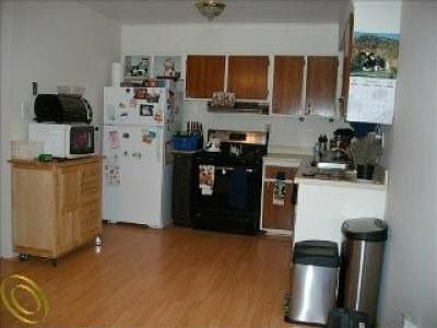 4th image of 9131 Deering St