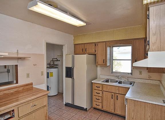 4th image of 303 Canyon Dr N