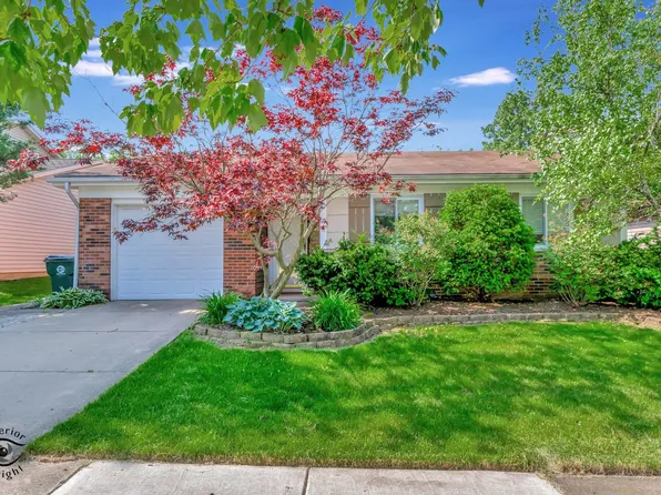 2395 Kildeer St, Woodridge, IL 60517