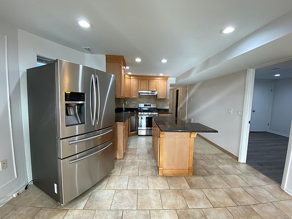 2nd image of 1046 N Oakley Blvd