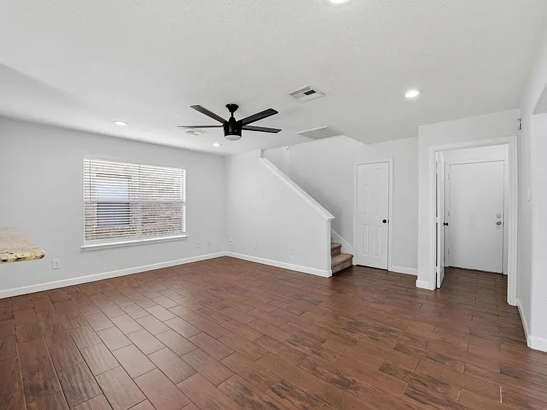 11710 Fossil Rock Ln — Photo 20