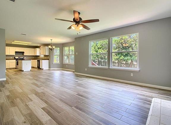 4th image of 1003 Wood Creek Dr