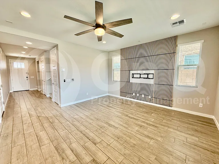 4321 N 94th Dr — Photo 3