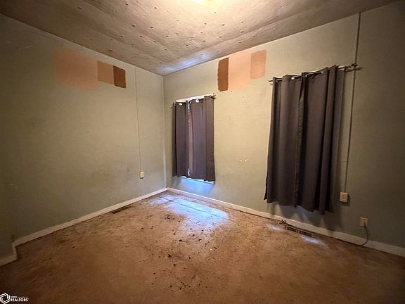 5th image of 903 S 5th Ave