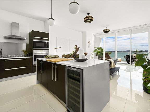 3rd image of 2020 N Bayshore Dr APT 709