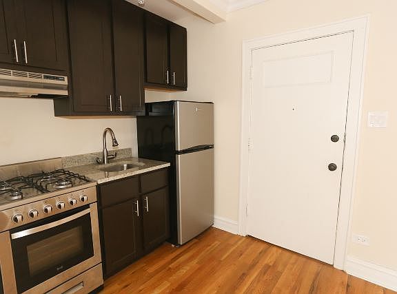 3rd image of 4737 N Hermitage Ave #2170107