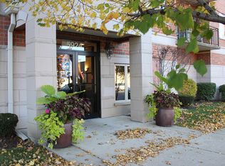 5924 N Lincoln Ave APT 406, Chicago, IL 60659
